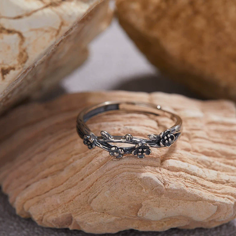 Vintage S925 Silver Crystal Ring With Threedimensional Carved Flower Design For Men And Women - Image 4