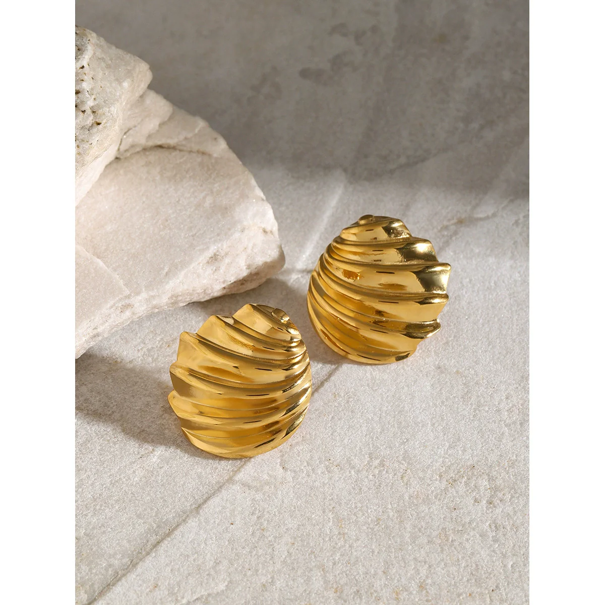 Wholesale 18K Gold Electroplated Stainless Steel Oblique Thread Earrings For Women - Image 2