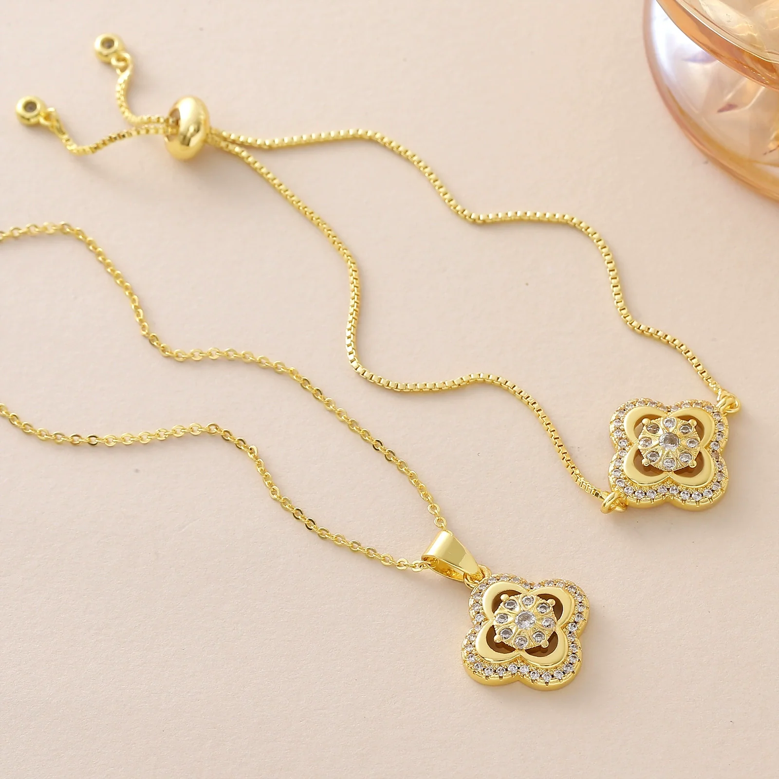 Wholesale 18K Gold Plated Copper Diamondencrusted Fourleaf Clover Necklace And Bracelet Jewelry Set For Women - Image 2