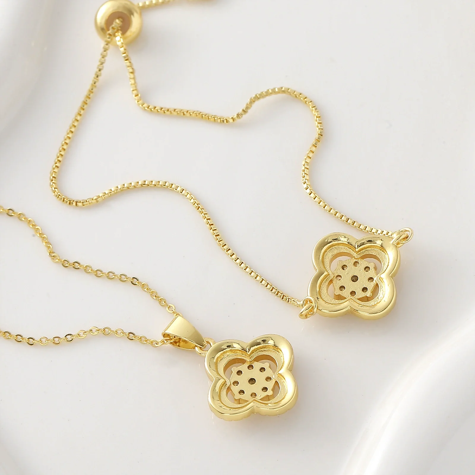 Wholesale 18K Gold Plated Copper Diamondencrusted Fourleaf Clover Necklace And Bracelet Jewelry Set For Women - Image 4