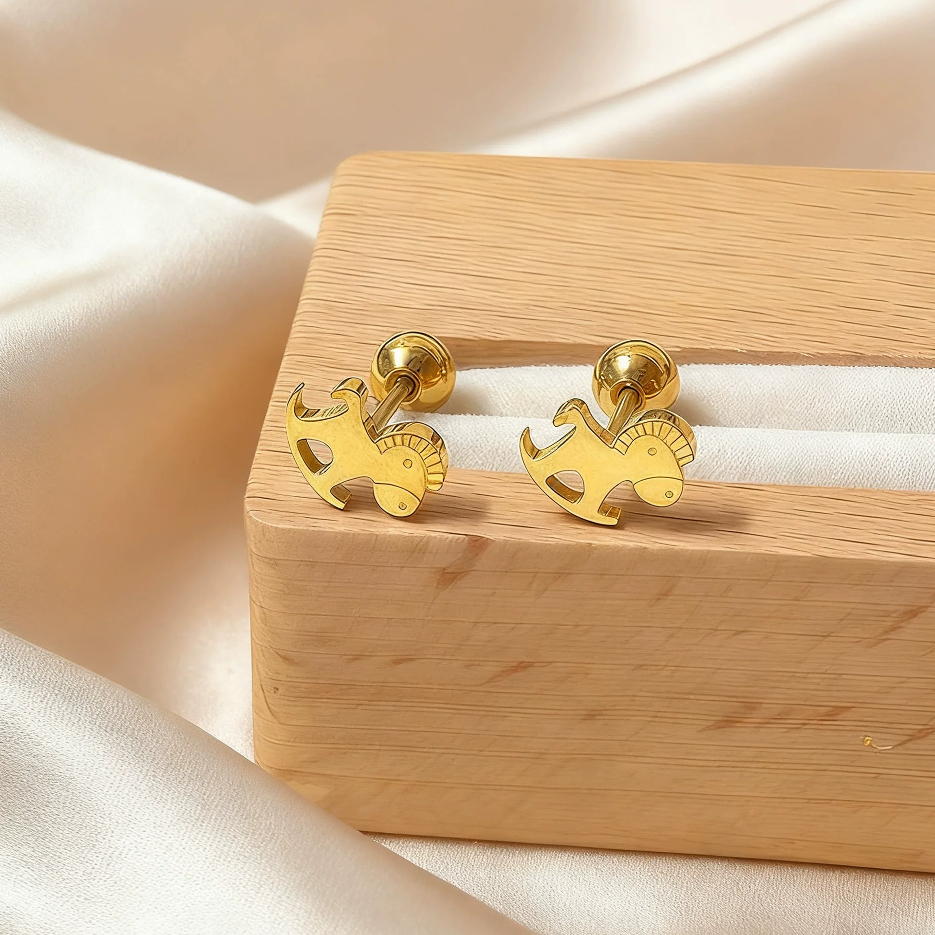 Wholesale 18K Gold Plated Stainless Steel Animal And Zodiac Shape Earrings For Women - Image 2