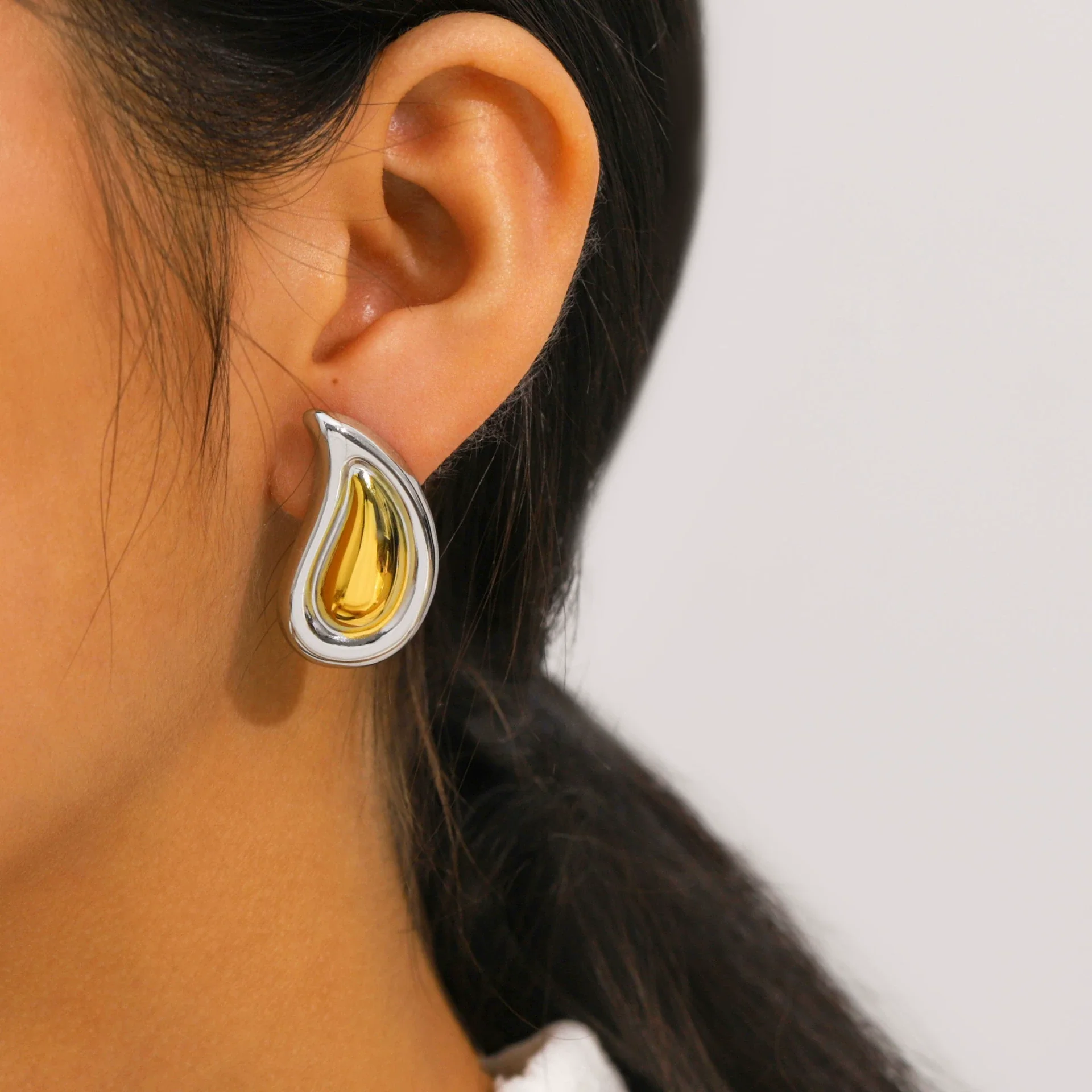 Wholesale 18K Gold Plated Stainless Steel Dropshaped Earrings For Women Fashion Creative Simple