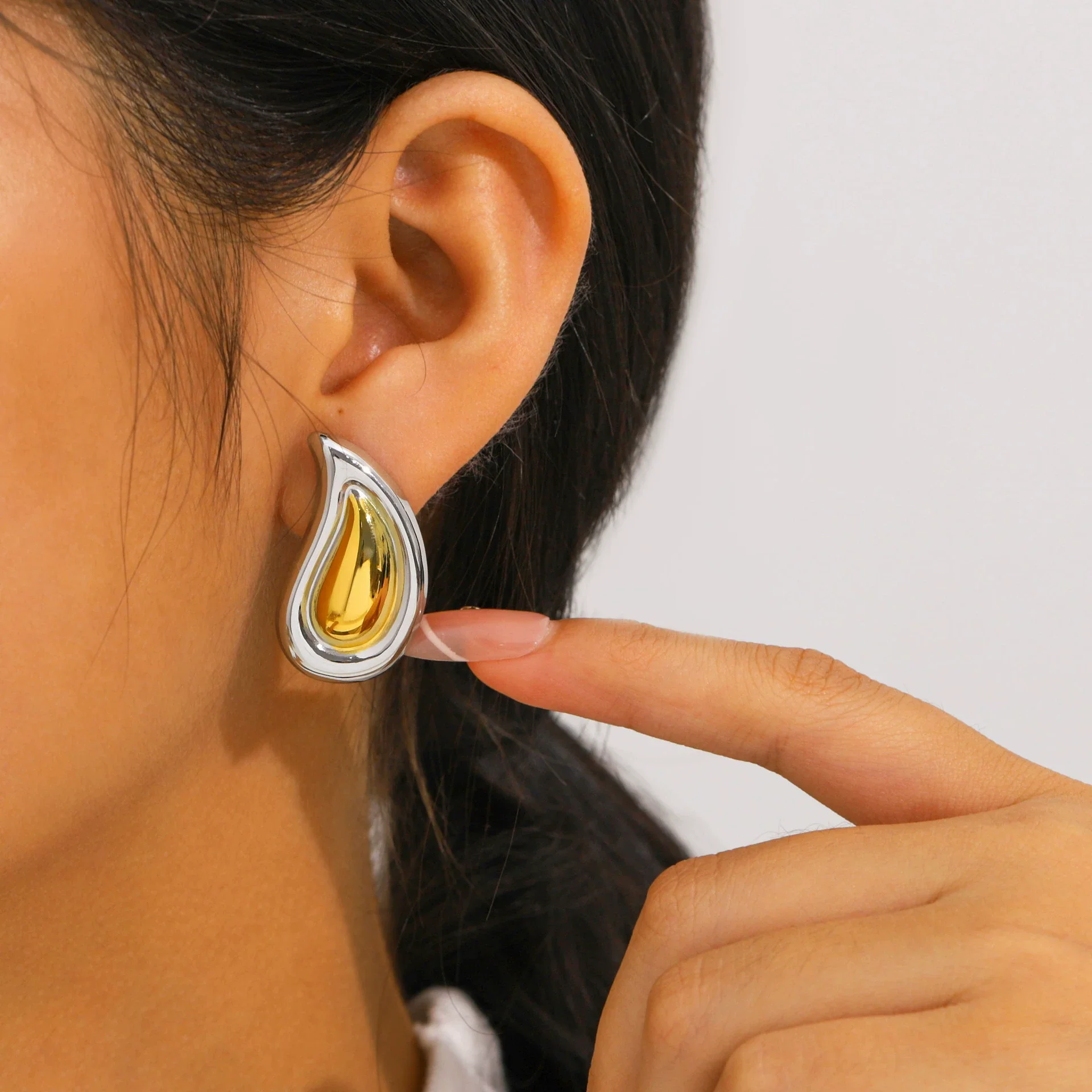 Wholesale 18K Gold Plated Stainless Steel Dropshaped Earrings For Women Fashion Creative Simple - Image 2