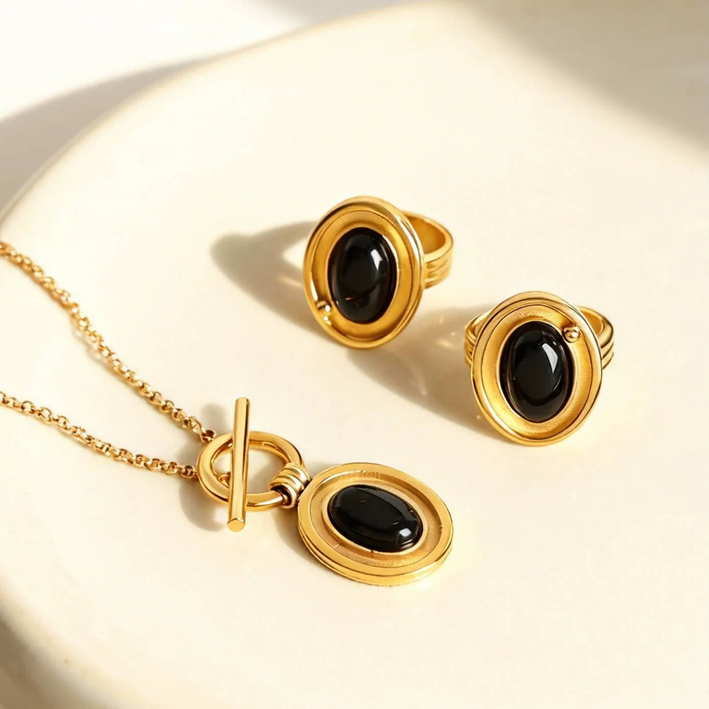 Wholesale 18K Gold Plated Stainless Steel Pendant Necklace And Bracelet Set For Women In Light Luxury Style - Image 3
