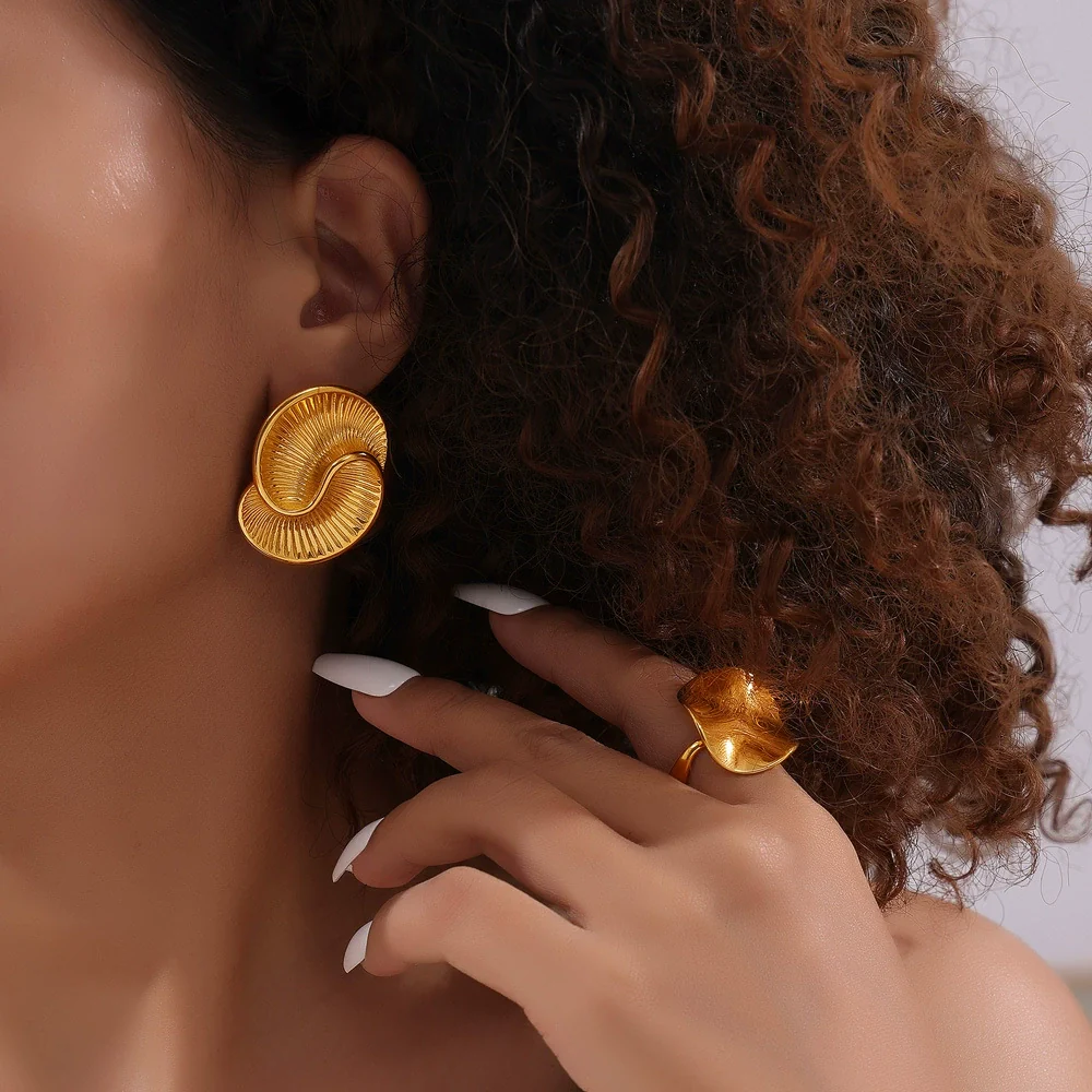 Wholesale 18K Gold Plated Titanium Steel Drop Shape Asymmetric Color Retaining Spiral Earrings For Women - Image 4