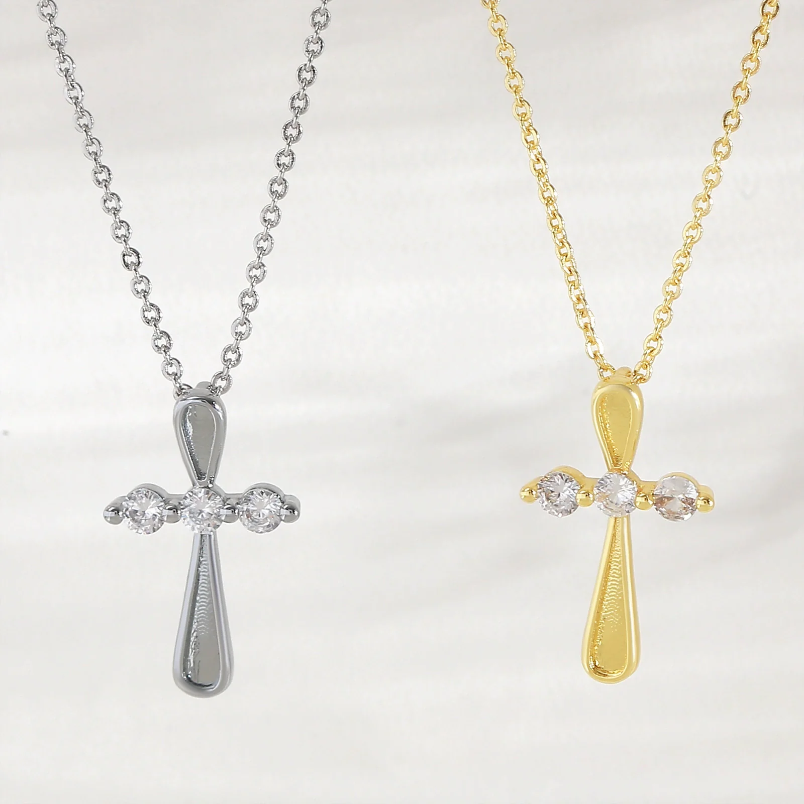 Wholesale 18K Gold Plated Zircon Inlaid Cross Copper Necklace For Unisex With Unique Design