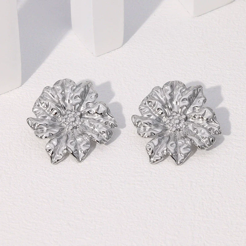 Wholesale 18K Goldplated Stainless Steel Flowershaped Earrings For Women - Image 4