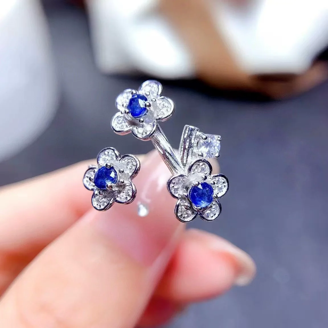Wholesale 925 Silver Electroplated Fairy Style Flower Pattern Ring Inlaid With Natural Sapphire For Women