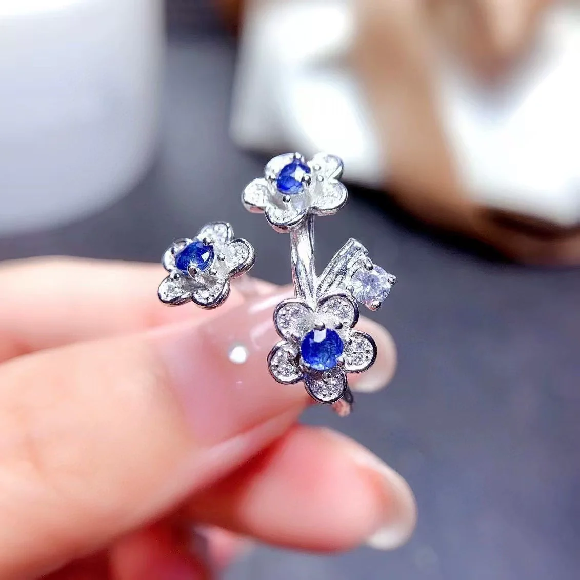 Wholesale 925 Silver Electroplated Fairy Style Flower Pattern Ring Inlaid With Natural Sapphire For Women - Image 3