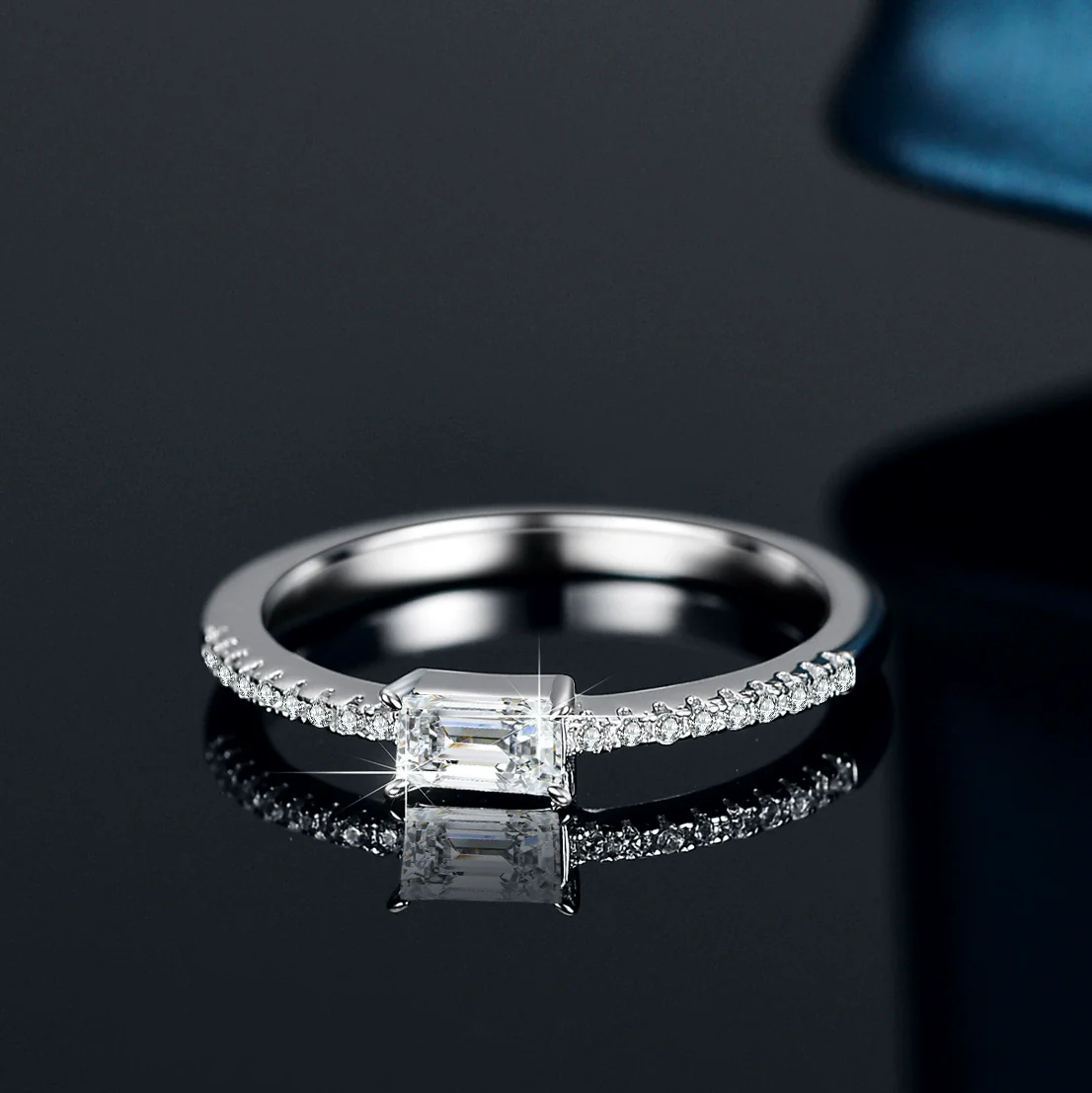 Wholesale 925 Silver Ring With Moissanite And Emerald Rectangular Geometric Design For Women - Image 4