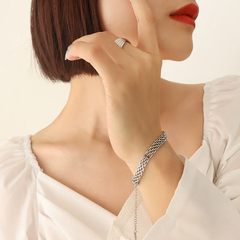 Wholesale Allmatch Geometric Titanium Steel 18K Gold Plated Bracelet For Women - Image 4