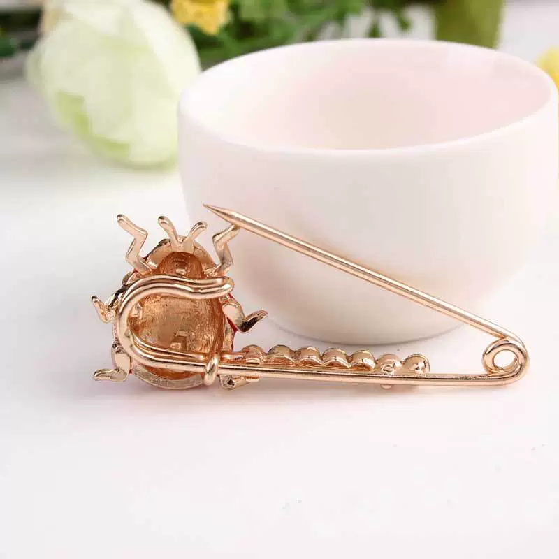 Wholesale Alloy Animal Brooch With Electroplating Fashionable Clothing Accessory - Image 4