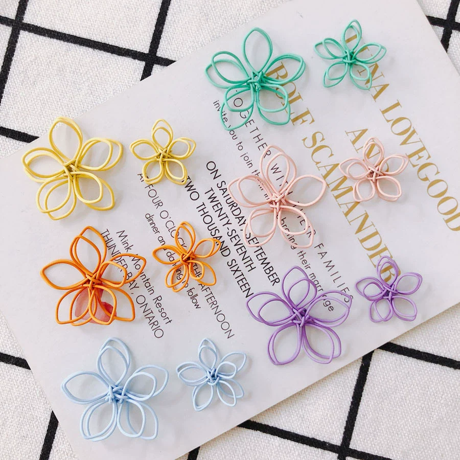 Wholesale Alloy Ear Jewelry Accessories With Color Petals Double Hollow Flowers And Baking Paint - Image 4