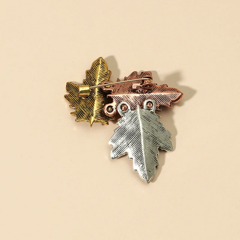 Wholesale Alloy Fallen Leaf Brooch Electroplated For Women Retro Style - Image 3