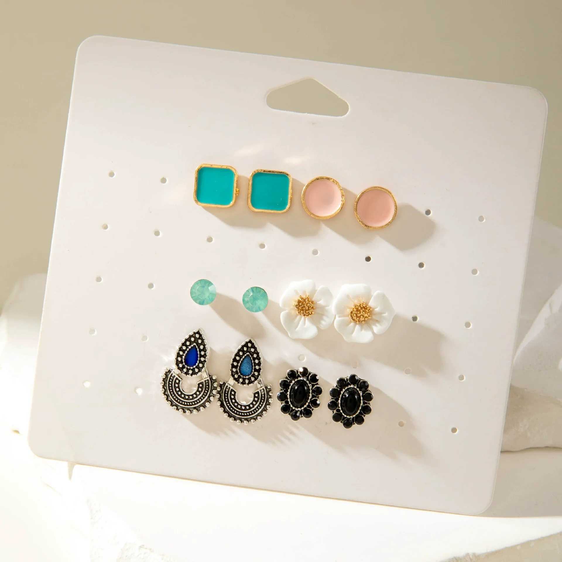 Wholesale Alloy Fashion Simple White Flower Geometric Gem Drops Fanshaped Heart Vintage Electroplated Earrings Sixpiece Suit - Image 3