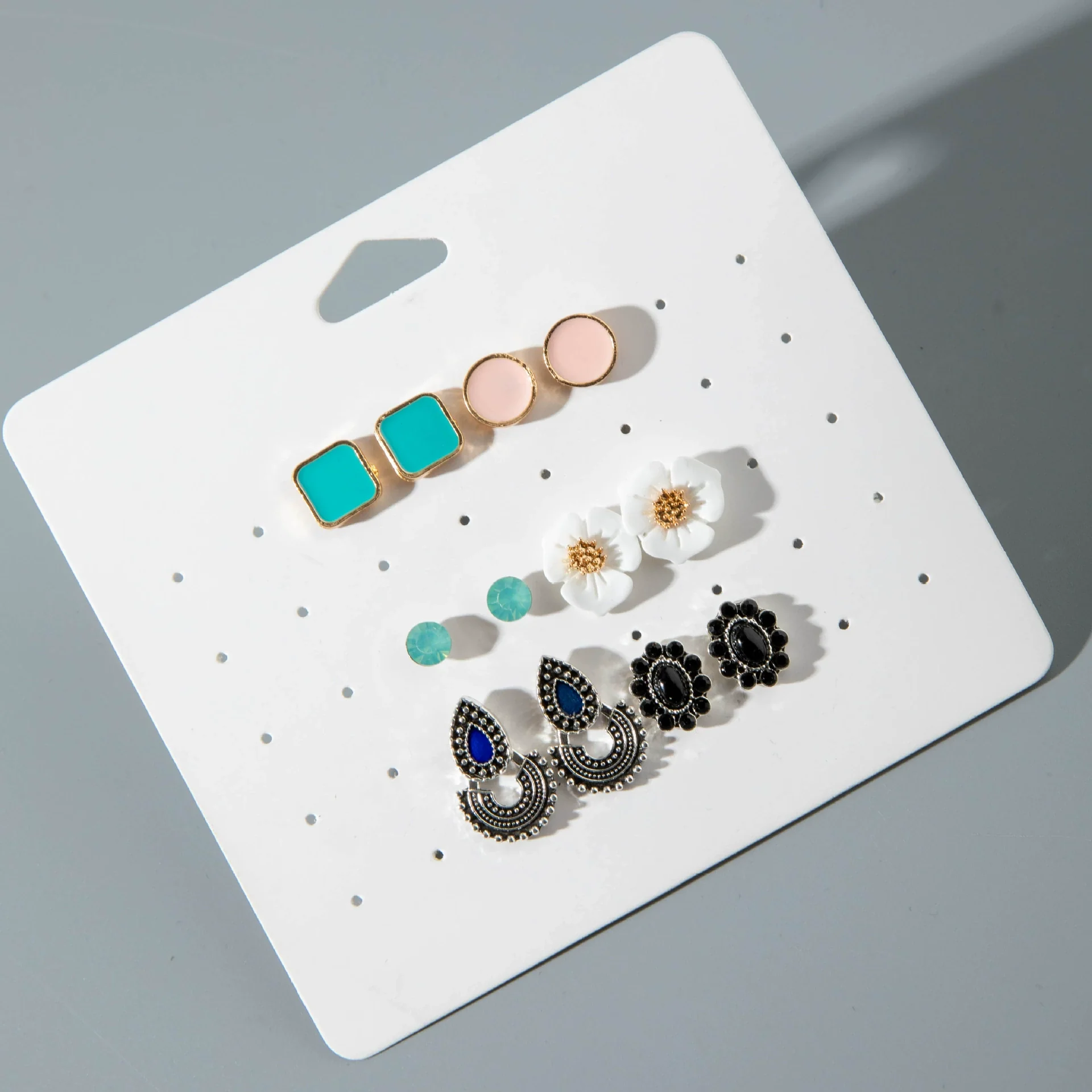 Wholesale Alloy Fashion Simple White Flower Geometric Gem Drops Fanshaped Heart Vintage Electroplated Earrings Sixpiece Suit - Image 5