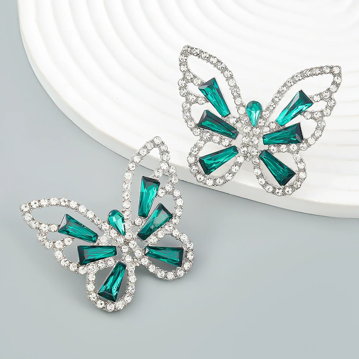 Wholesale Alloy Fashion Women's Exaggerated Animal Butterfly Diamond Earrings - Image 3
