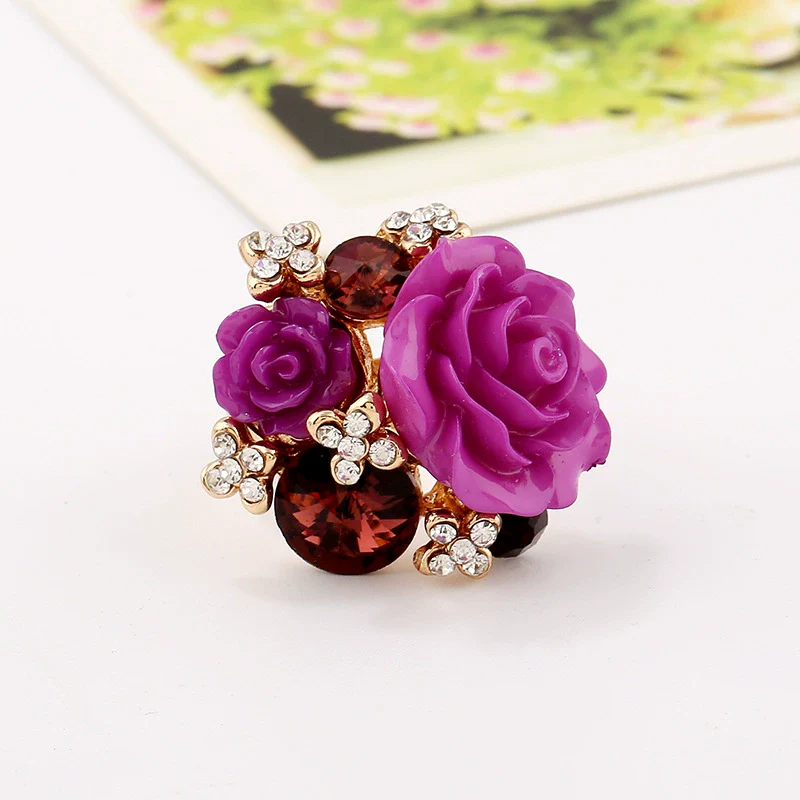 Wholesale Alloy Flower Resin Ring With Diamond Design - Image 5