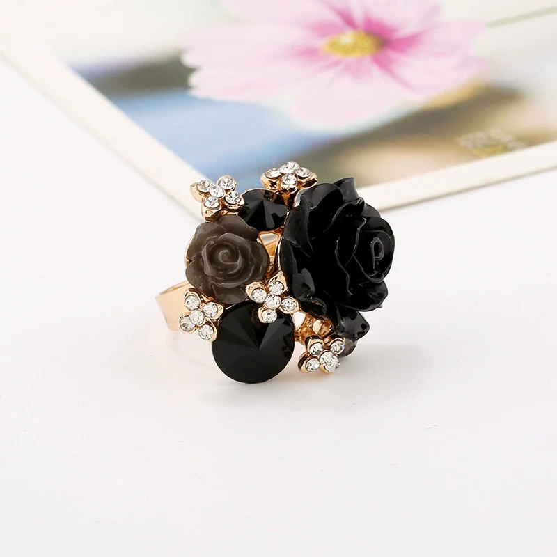 Wholesale Alloy Flower Resin Ring With Diamond Design - Image 7