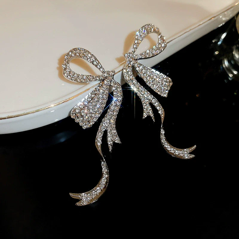 Wholesale Alloy Geometric Butterfly Women's Cold Style Fashion Light Luxury Ear Bone Clip Earrings With Electroplating - Image 17