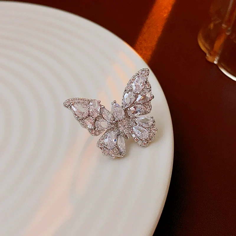 Wholesale Alloy Geometric Butterfly Women's Cold Style Fashion Light Luxury Ear Bone Clip Earrings With Electroplating - Image 7