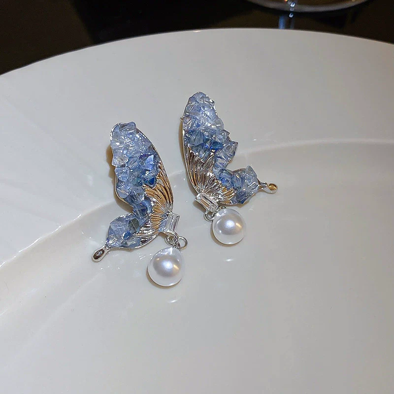 Wholesale Alloy Geometric Butterfly Women's Cold Style Fashion Light Luxury Ear Bone Clip Earrings With Electroplating - Image 8