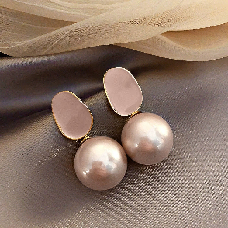 Wholesale Alloy Geometric Earrings With Diamond And Pearl Retro Light Luxury Electroplated For Women - Image 11