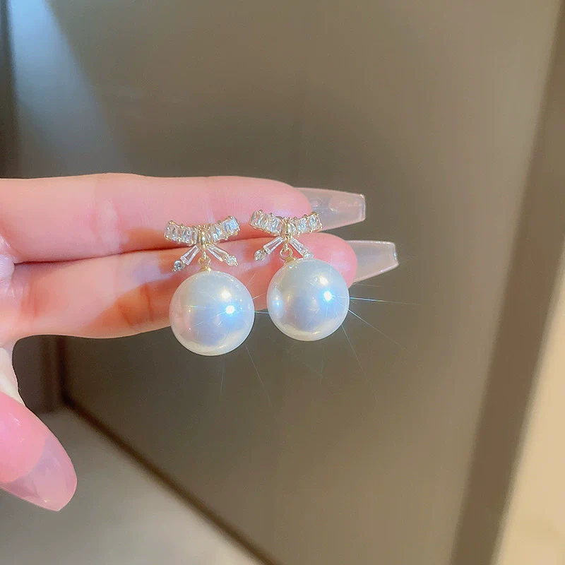 Wholesale Alloy Geometric Earrings With Diamond And Pearl Retro Light Luxury Electroplated For Women - Image 13