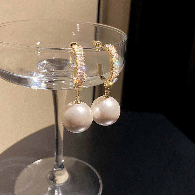 Wholesale Alloy Geometric Earrings With Diamond And Pearl Retro Light Luxury Electroplated For Women - Image 19