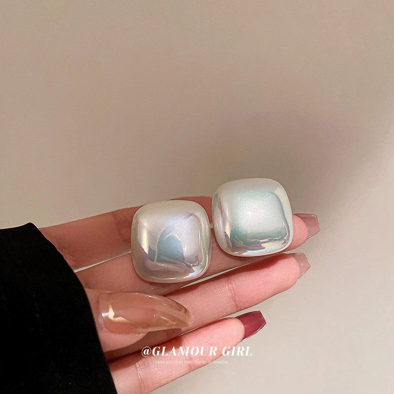 Wholesale Alloy Geometric Earrings With Diamond And Pearl Retro Light Luxury Electroplated For Women - Image 26