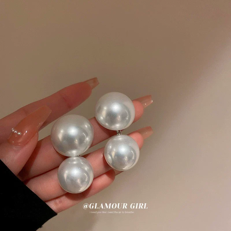 Wholesale Alloy Geometric Earrings With Diamond And Pearl Retro Light Luxury Electroplated For Women - Image 27