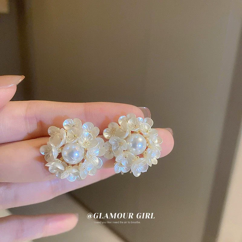 Wholesale Alloy Geometric Earrings With Diamond And Pearl Retro Light Luxury Electroplated For Women - Image 29