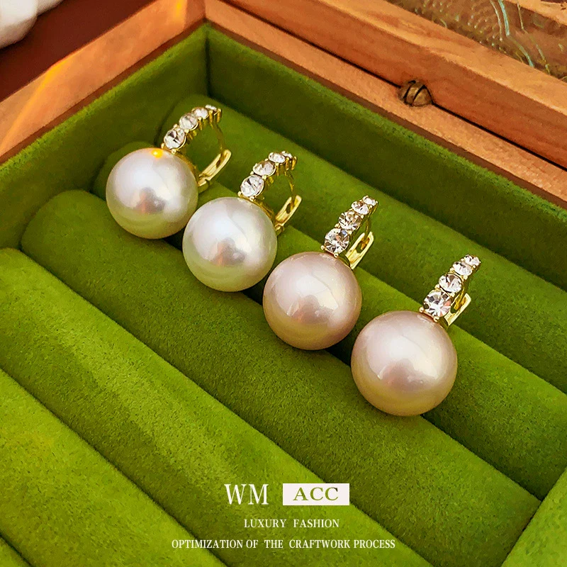 Wholesale Alloy Geometric Earrings With Diamond And Pearl Retro Light Luxury Electroplated For Women - Image 3