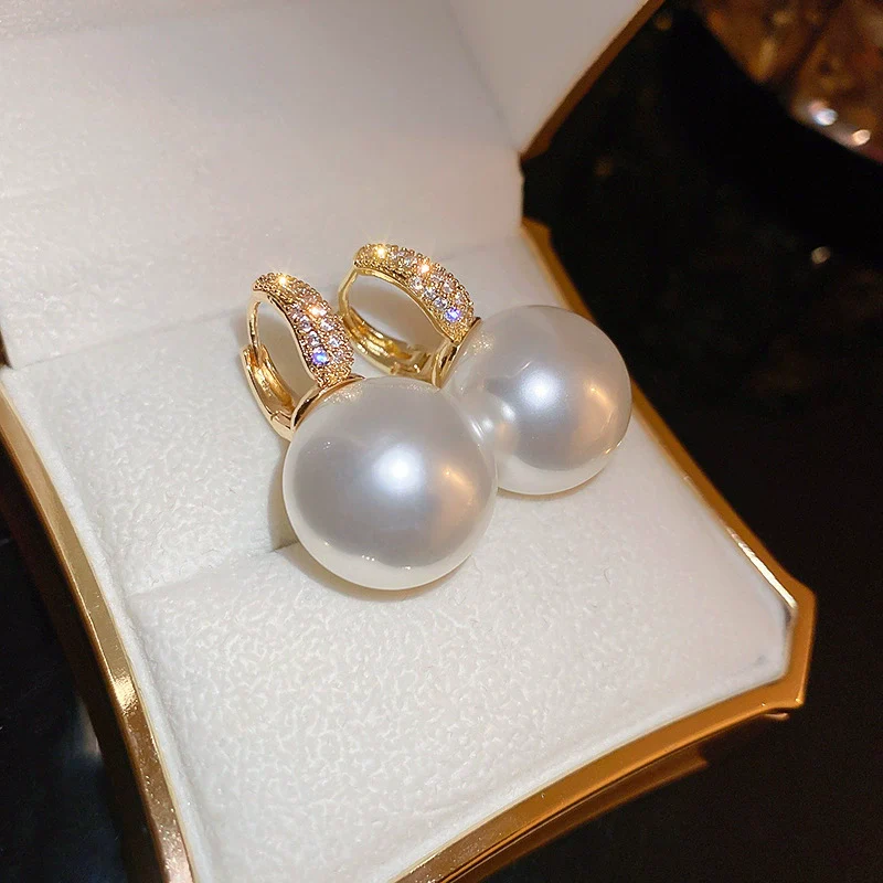 Wholesale Alloy Geometric Earrings With Diamond And Pearl Retro Light Luxury Electroplated For Women - Image 32
