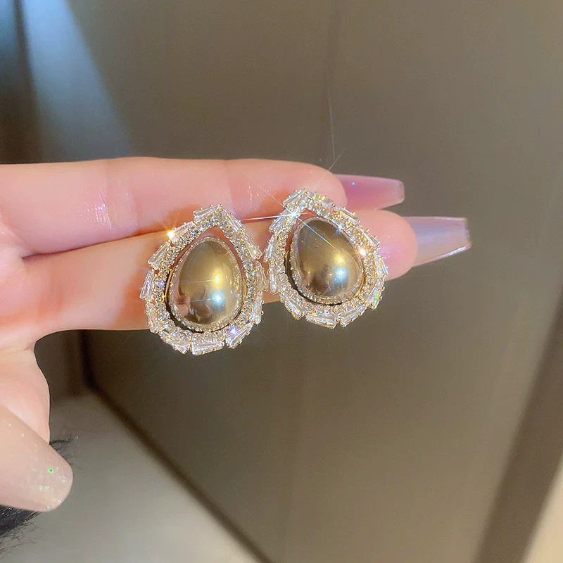 Wholesale Alloy Geometric Earrings With Diamond And Pearl Retro Light Luxury Electroplated For Women - Image 33