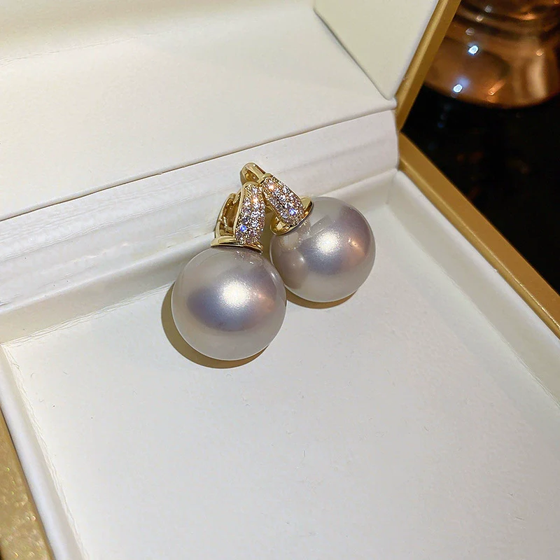 Wholesale Alloy Geometric Earrings With Diamond And Pearl Retro Light Luxury Electroplated For Women - Image 34