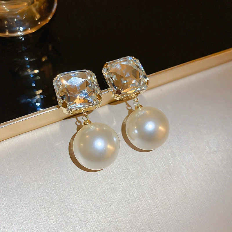 Wholesale Alloy Geometric Earrings With Diamond And Pearl Retro Light Luxury Electroplated For Women - Image 38