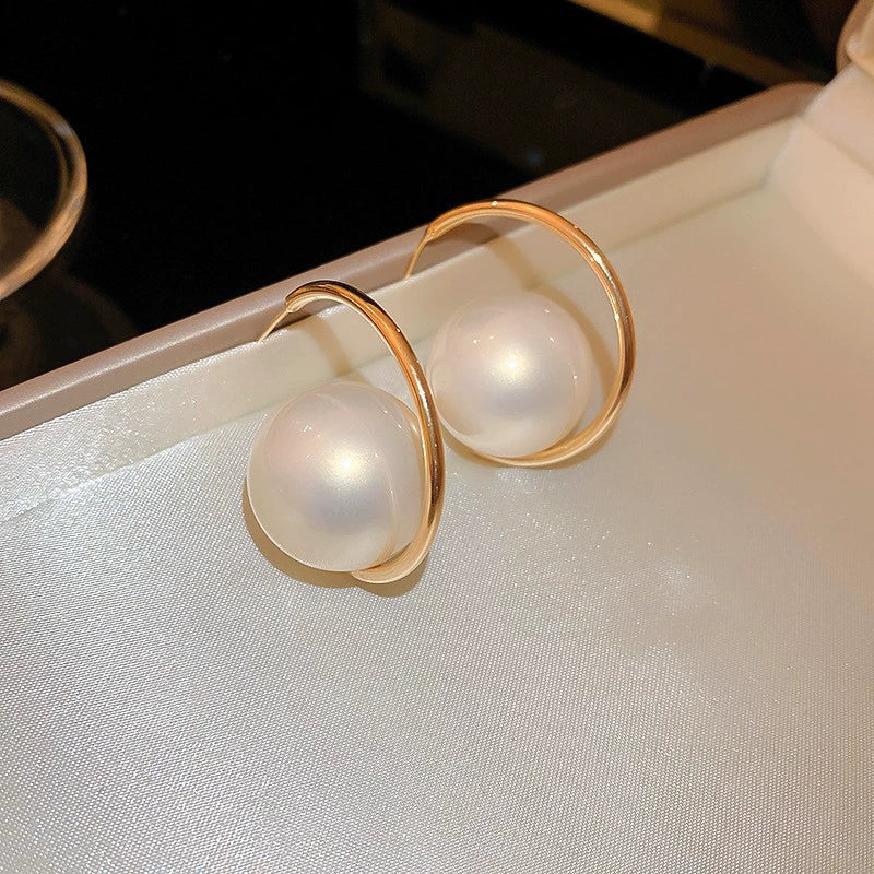 Wholesale Alloy Geometric Earrings With Diamond And Pearl Retro Light Luxury Electroplated For Women - Image 39