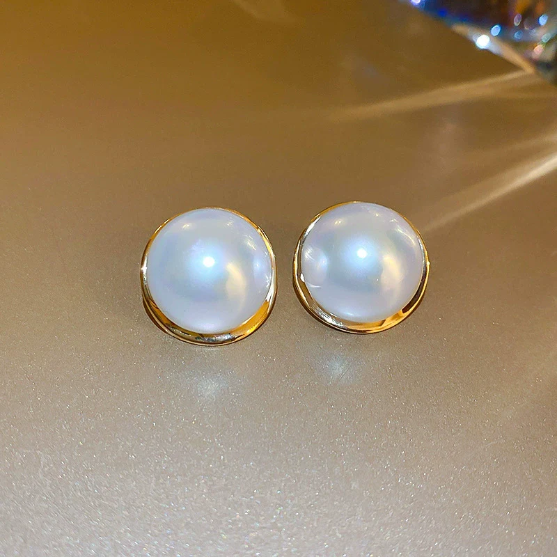Wholesale Alloy Geometric Earrings With Diamond And Pearl Retro Light Luxury Electroplated For Women - Image 40