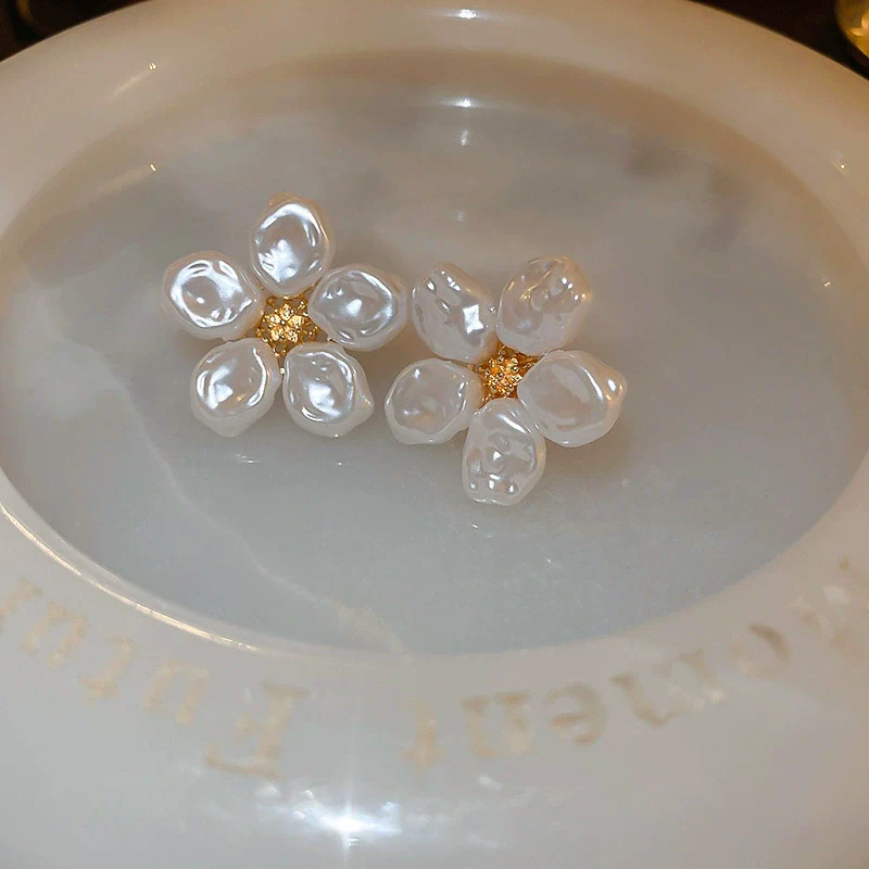 Wholesale Alloy Geometric Earrings With Diamond And Pearl Retro Light Luxury Electroplated For Women - Image 41