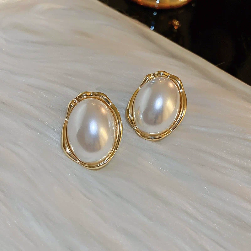 Wholesale Alloy Geometric Earrings With Diamond And Pearl Retro Light Luxury Electroplated For Women - Image 43