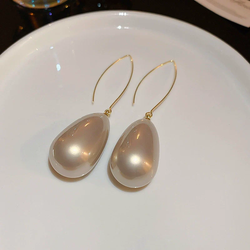 Wholesale Alloy Geometric Earrings With Diamond And Pearl Retro Light Luxury Electroplated For Women - Image 44