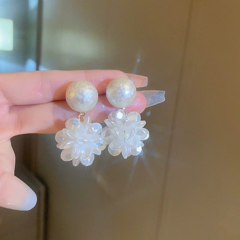 Wholesale Alloy Geometric Earrings With Diamond And Pearl Retro Light Luxury Electroplated For Women - Image 45
