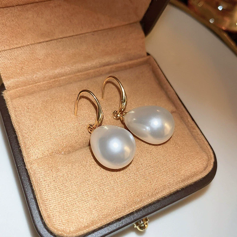 Wholesale Alloy Geometric Earrings With Diamond And Pearl Retro Light Luxury Electroplated For Women - Image 46