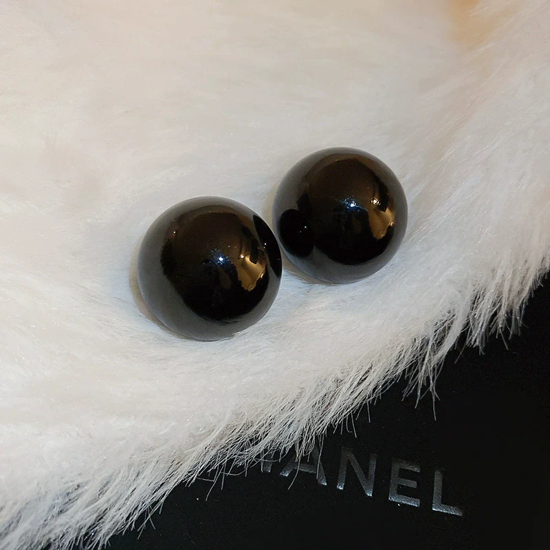 Wholesale Alloy Geometric Earrings With Diamond And Pearl Retro Light Luxury Electroplated For Women - Image 52