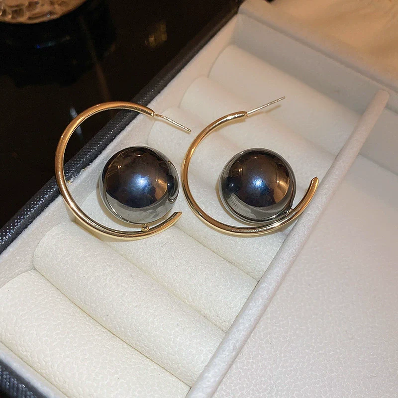 Wholesale Alloy Geometric Earrings With Diamond And Pearl Retro Light Luxury Electroplated For Women - Image 54