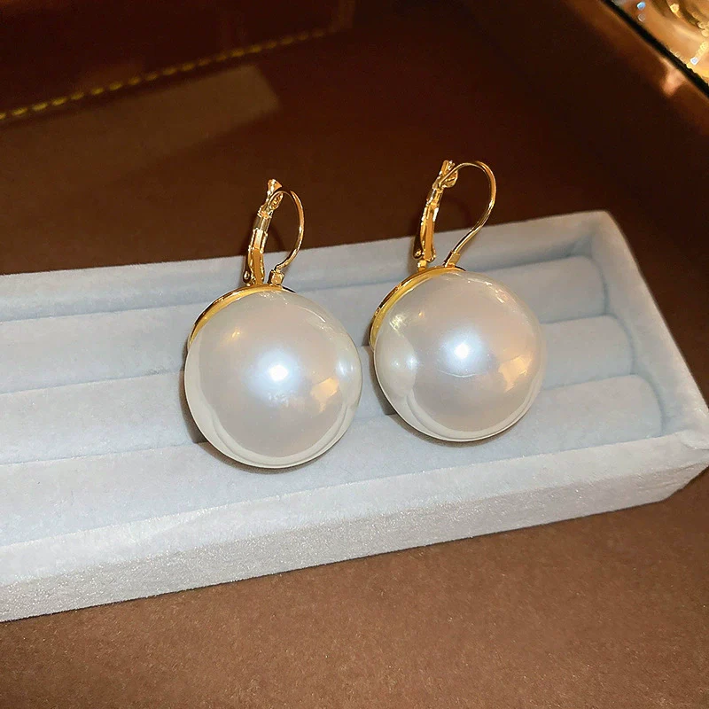 Wholesale Alloy Geometric Earrings With Diamond And Pearl Retro Light Luxury Electroplated For Women - Image 56