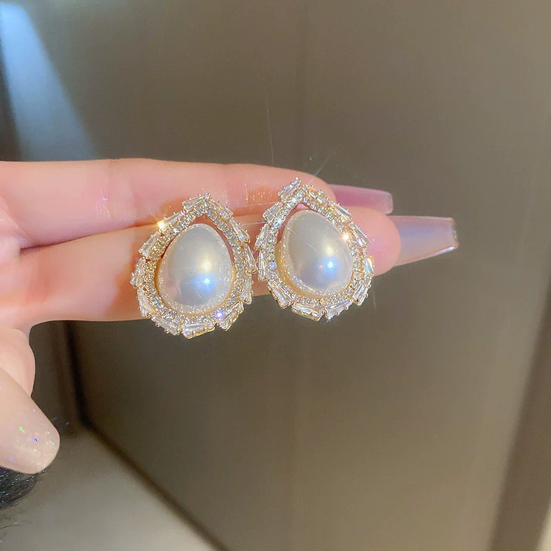 Wholesale Alloy Geometric Earrings With Diamond And Pearl Retro Light Luxury Electroplated For Women - Image 57