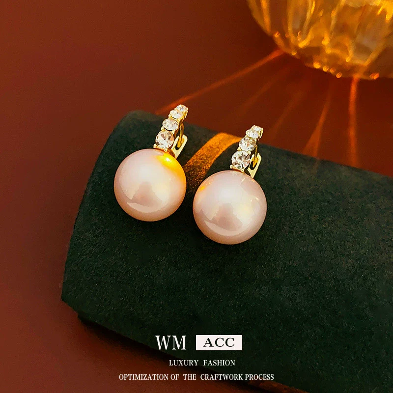 Wholesale Alloy Geometric Earrings With Diamond And Pearl Retro Light Luxury Electroplated For Women - Image 7