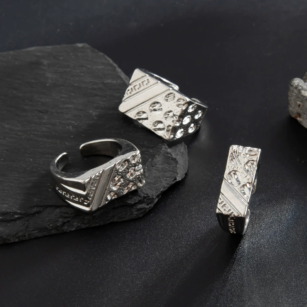 Wholesale Alloy Geometric Men's Hiphop Style Ring With Electroplating - Image 4